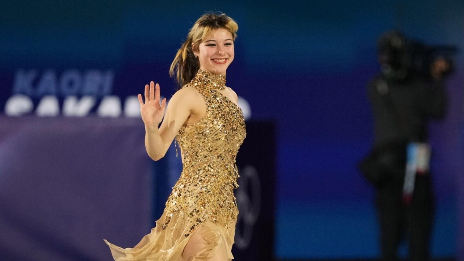 US Figure Skater Alysa Liu Wins Gold Becomes First American Woman To us-figure-skater-alysa-liu-wins-gold-becomes-first-american-woman-to